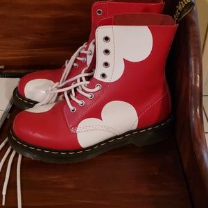 DR. MARTENS WOMEN'S PASCAL VALENTINE